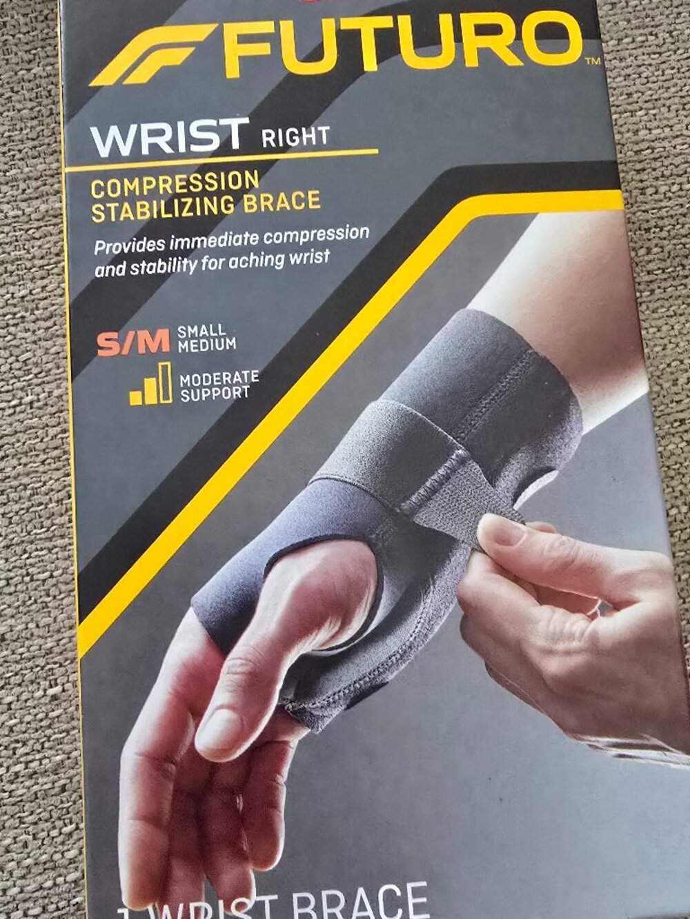 3M Futuro Compression Stabilizing Right Wrist Brace, Small/Medium (EA/1)